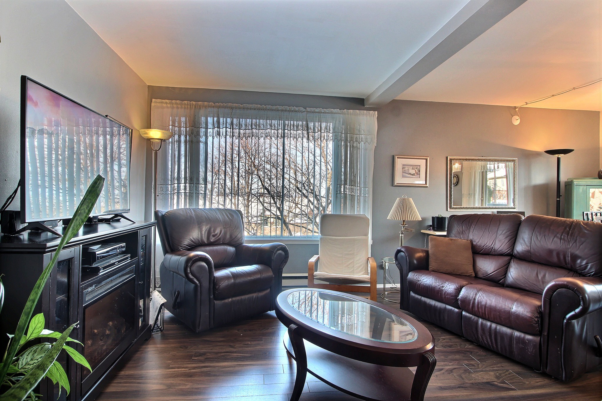 1229-E rue des Chasseurs 1229-E rue des Chasseurs