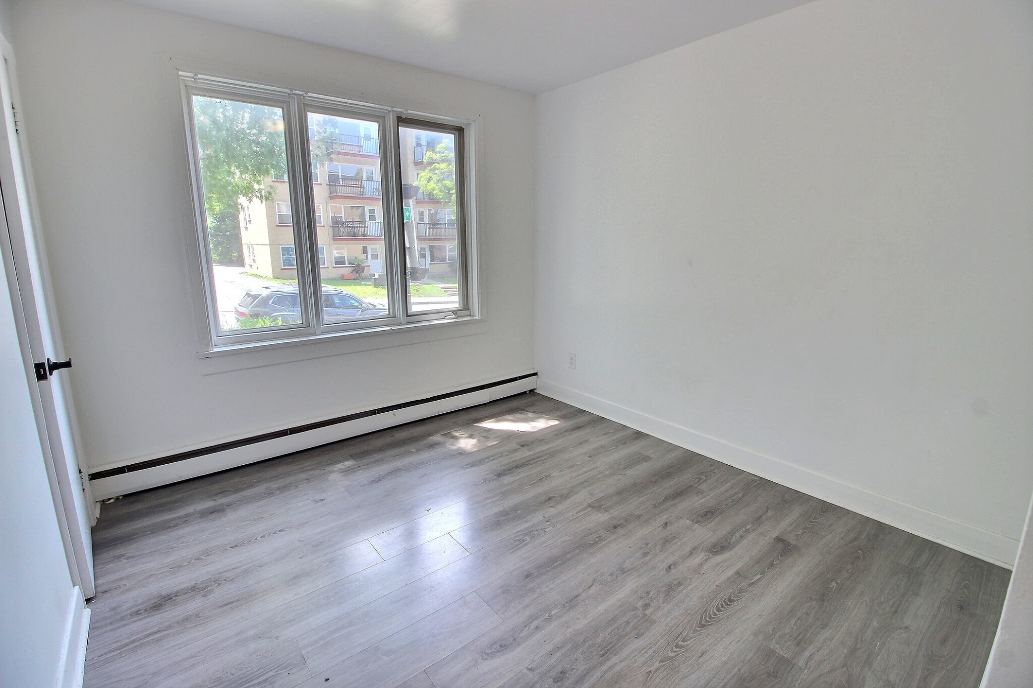 747-C avenue Myrand — photo 2