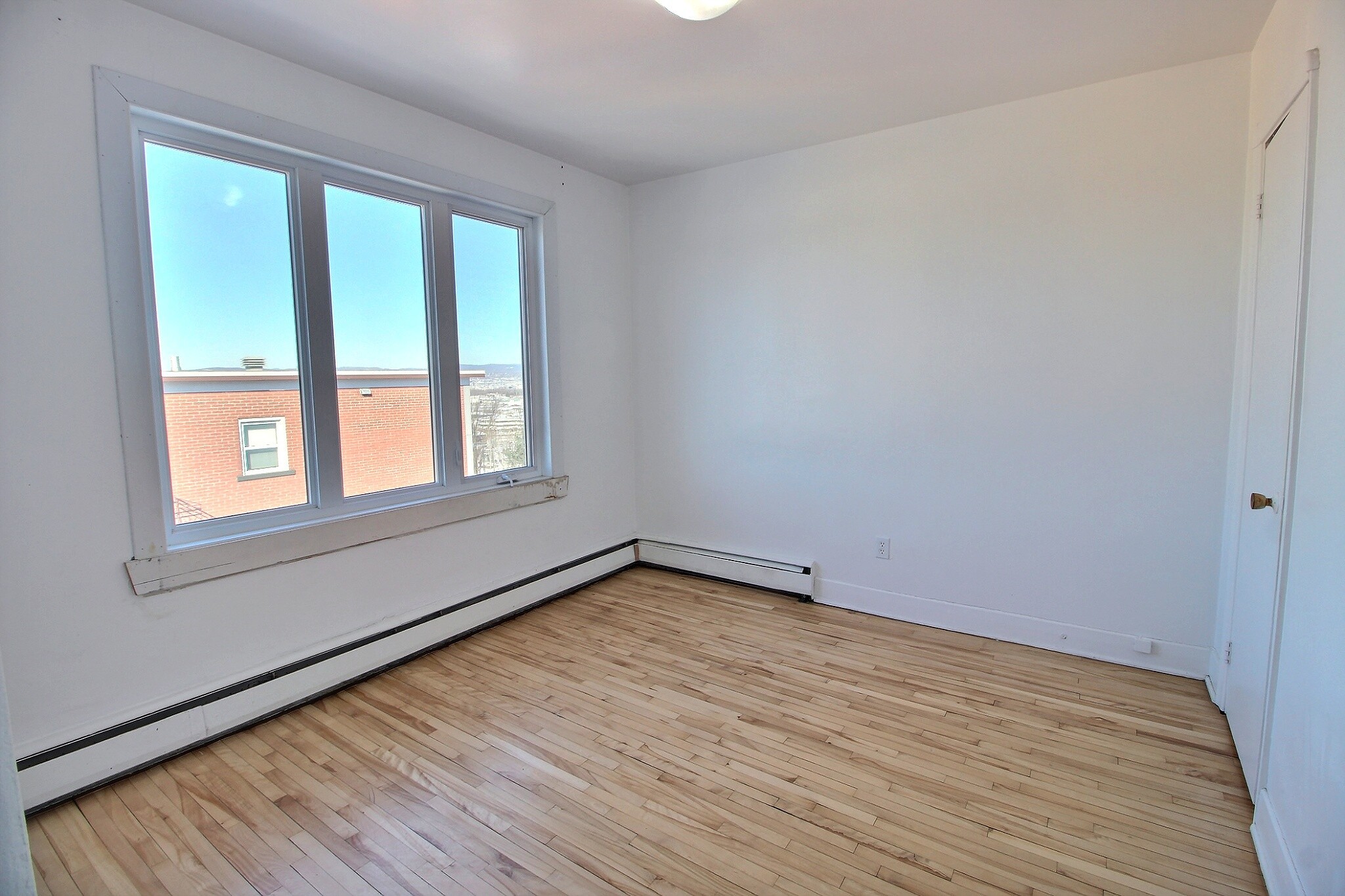 747-1A Avenue Myrand — photo 3